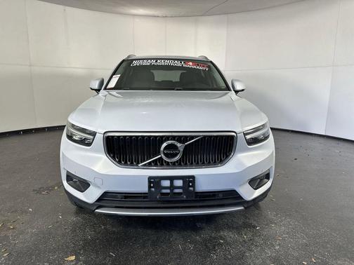 2021 Volvo XC40 T4 Momentum