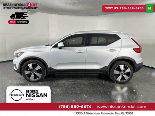 2021 Volvo XC40 T4 Momentum