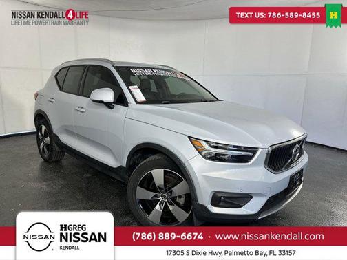 2021 Volvo XC40 T4 Momentum