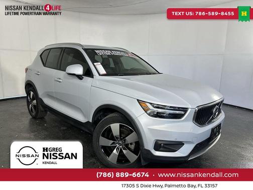 2021 Volvo XC40 T4 Momentum