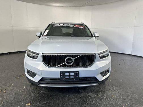 2021 Volvo XC40 T4 Momentum
