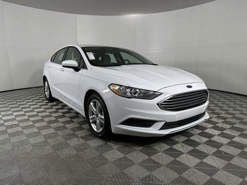 OXFORD WHITE 2018 Ford Fusion SE