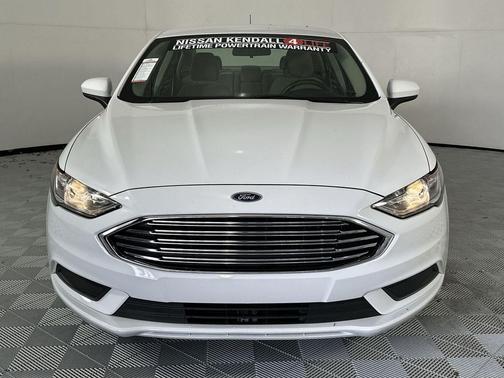 OXFORD WHITE 2018 Ford Fusion SE
