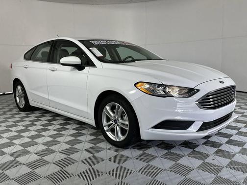 OXFORD WHITE 2018 Ford Fusion SE