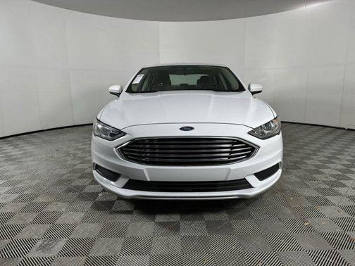OXFORD WHITE 2018 Ford Fusion SE