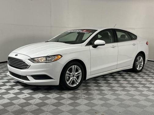 OXFORD WHITE 2018 Ford Fusion SE