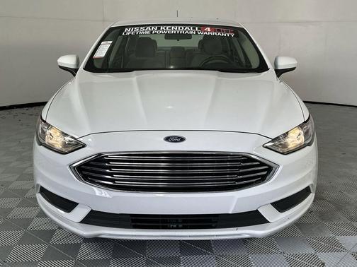 OXFORD WHITE 2018 Ford Fusion SE