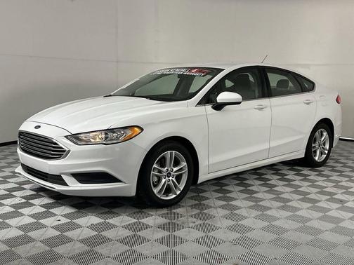 OXFORD WHITE 2018 Ford Fusion SE