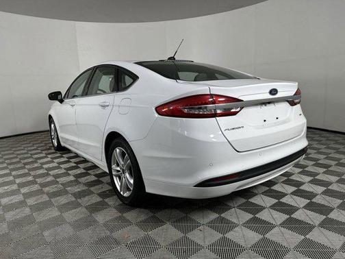 OXFORD WHITE 2018 Ford Fusion SE