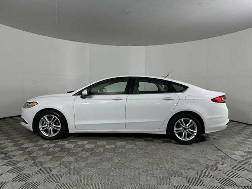OXFORD WHITE 2018 Ford Fusion SE