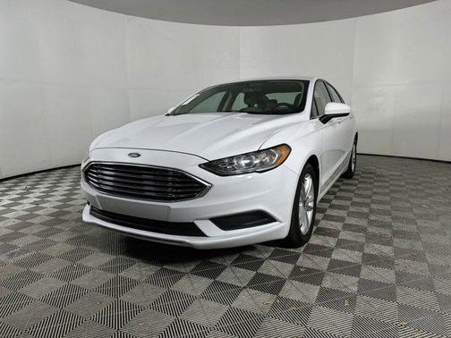 OXFORD WHITE 2018 Ford Fusion SE