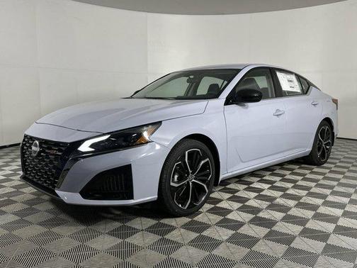2025 Nissan Altima SR FWD