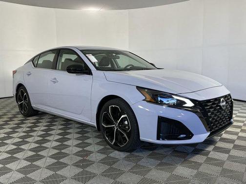 2025 Nissan Altima SR FWD