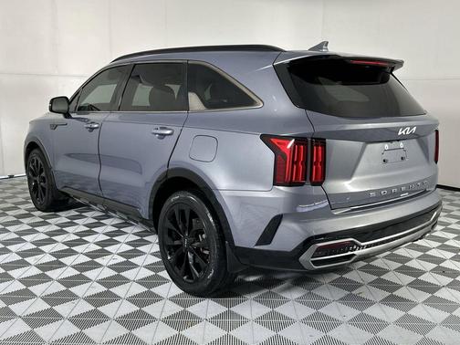 Everlasting Silver 2022 Kia Sorento SX
