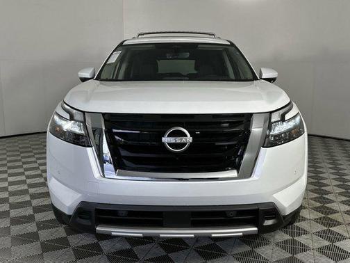 2025 Nissan Pathfinder SL FWD