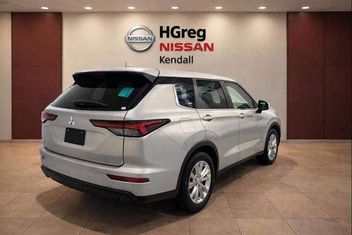 Gray 2025 Mitsubishi Outlander ES 2.5 2WD