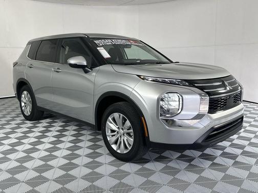 Gray 2025 Mitsubishi Outlander ES 2.5 2WD