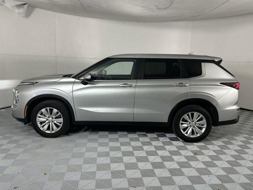Gray 2025 Mitsubishi Outlander ES 2.5 2WD
