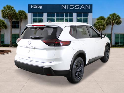 Everest White Pearl Tricoat 2026 Nissan Rogue SV
