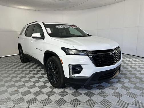 Summit White 2023 Chevrolet Traverse RS