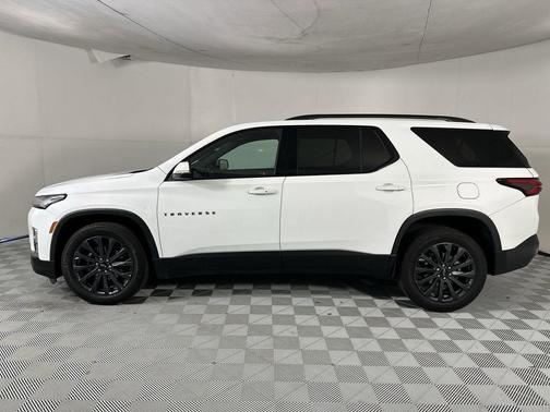 Summit White 2023 Chevrolet Traverse RS
