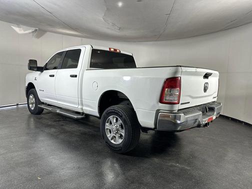 Bright White Clearcoat 2024 RAM 2500 Big Horn Crew Cab 4x4 6'4' Box