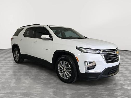 Summit White 2023 Chevrolet Traverse LT Cloth