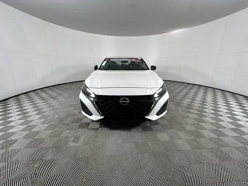 2025 Nissan Altima SR FWD