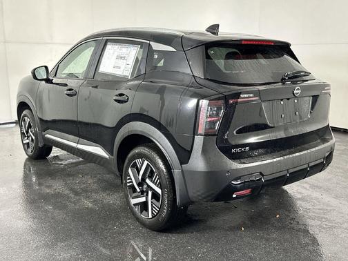 Super Black 2026 Nissan Kicks SV