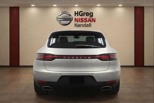 Dolomite Silver Metallic 2021 Porsche Macan Macan