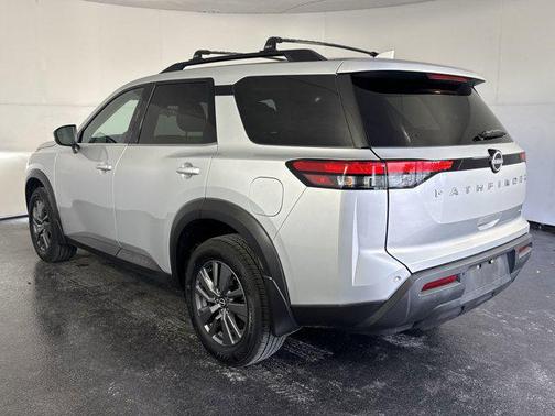 2024 Nissan Pathfinder SV FWD