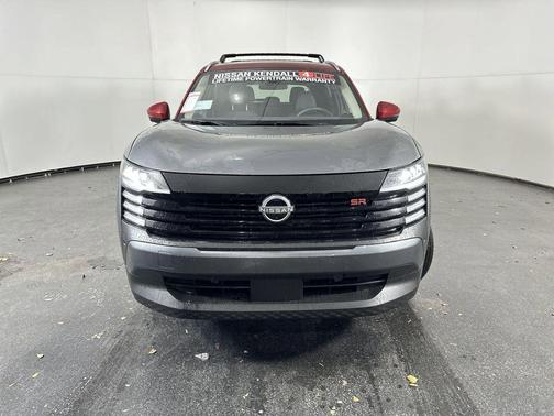 Gun Metallic/Scarlet Ember Tintcoat 2026 Nissan Kicks SR