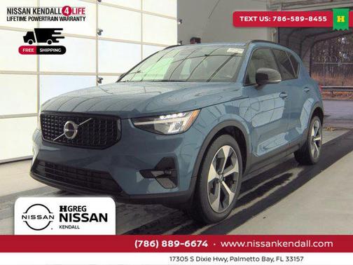 2023 Volvo XC40 B5 Plus Dark Theme