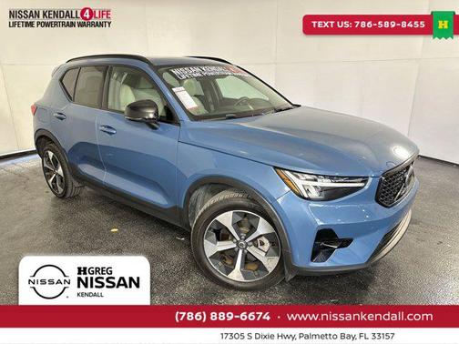 2023 Volvo XC40 B5 Plus Dark Theme