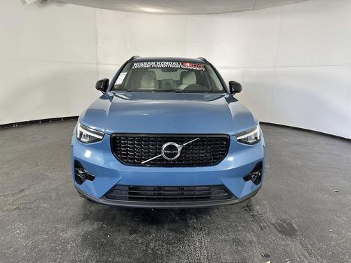 2023 Volvo XC40 B5 Plus Dark Theme