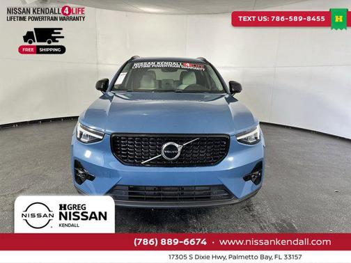 2023 Volvo XC40 B5 Plus Dark Theme