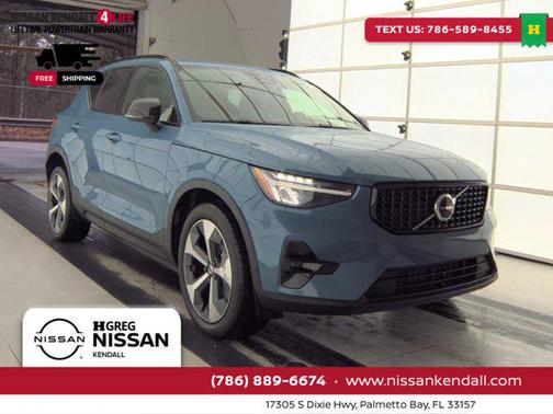 2023 Volvo XC40 B5 Plus Dark Theme