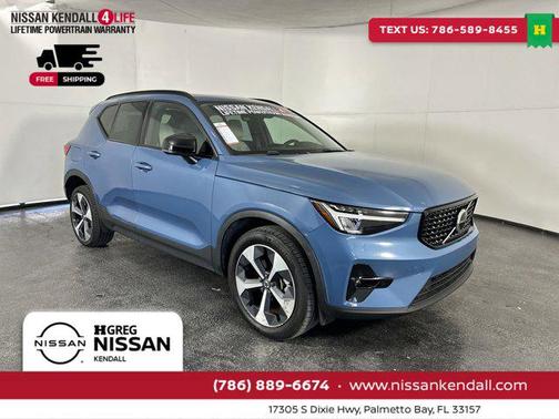 2023 Volvo XC40 B5 Plus Dark Theme