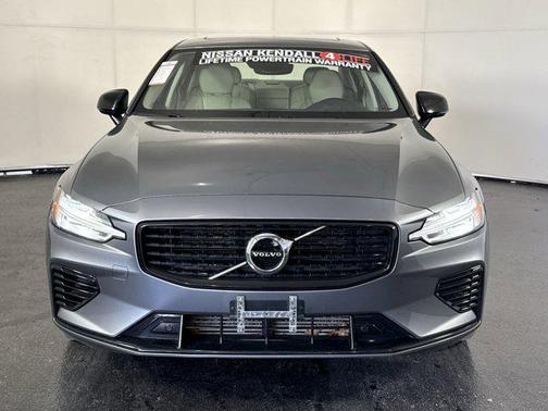 2021 Volvo S60 Recharge Plug-In Hybrid T8 R-Design Expression