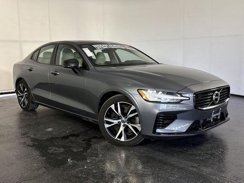 2021 Volvo S60 Recharge Plug-In Hybrid T8 R-Design Expression