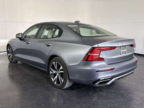 2021 Volvo S60 Recharge Plug-In Hybrid T8 R-Design Expression