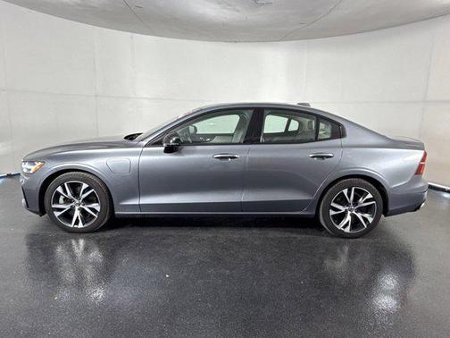 2021 Volvo S60 Recharge Plug-In Hybrid T8 R-Design Expression