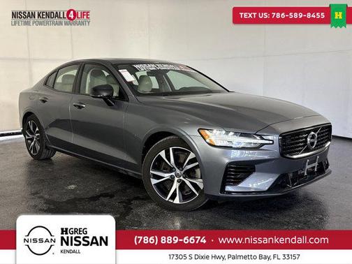 2021 Volvo S60 Recharge Plug-In Hybrid T8 R-Design Expression