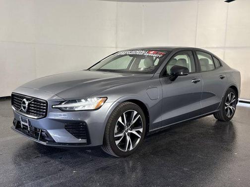 2021 Volvo S60 Recharge Plug-In Hybrid T8 R-Design Expression
