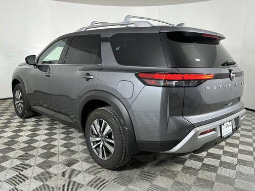 2025 Nissan Pathfinder SL FWD