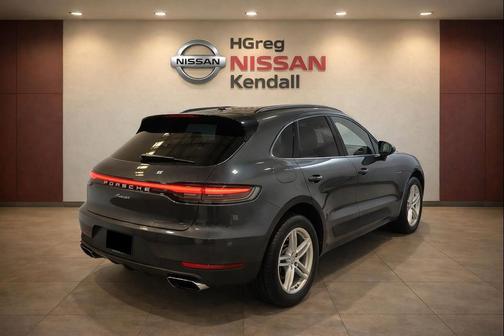 Volcano Grey Metallic 2022 Porsche Macan Macan