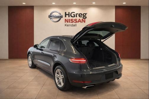 Volcano Grey Metallic 2022 Porsche Macan Macan