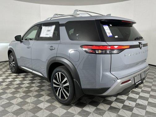 2025 Nissan Pathfinder Platinum FWD