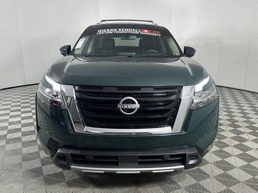 2023 Nissan Pathfinder Platinum FWD