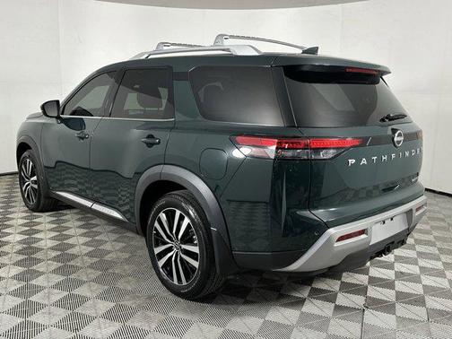 2023 Nissan Pathfinder Platinum FWD